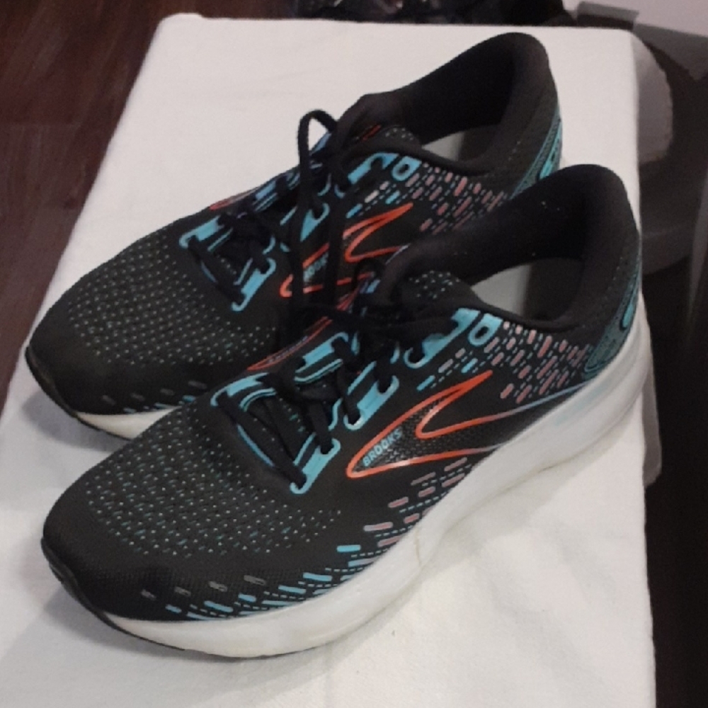 Brooks Black and Teal Athletic Shoes Size 11D